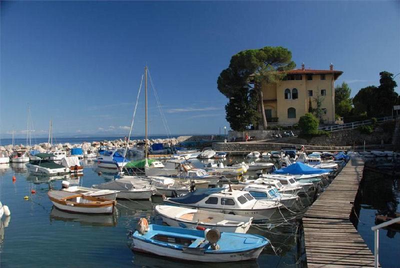 Apartmani Villa Christina Ičići Eksteriør billede